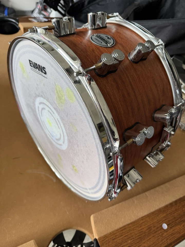 14 x 7.5 英寸 DW 限量深色着色枫木和核桃小军刀 — 第 3/3 张图片