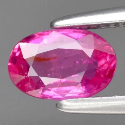 ZERTIFIKAT Inkl.* 0,58ct ovaler natürlicher unbeheizter lila-roter Rubin, Ede... - Bild 1 von 4