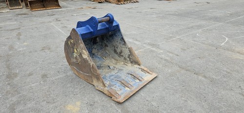 900mm Digging Bucket w/ 65mm Pins - Used - Price £850.00 + VAT @ 20% - C61 - Picture 4 of 8