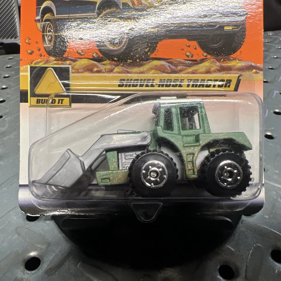 MATCHBOX 2000 LOGO TH SERIES #94 SHOVEL-NOSE TRACTOR MB TREASURE HUNT - Image 2 of 4