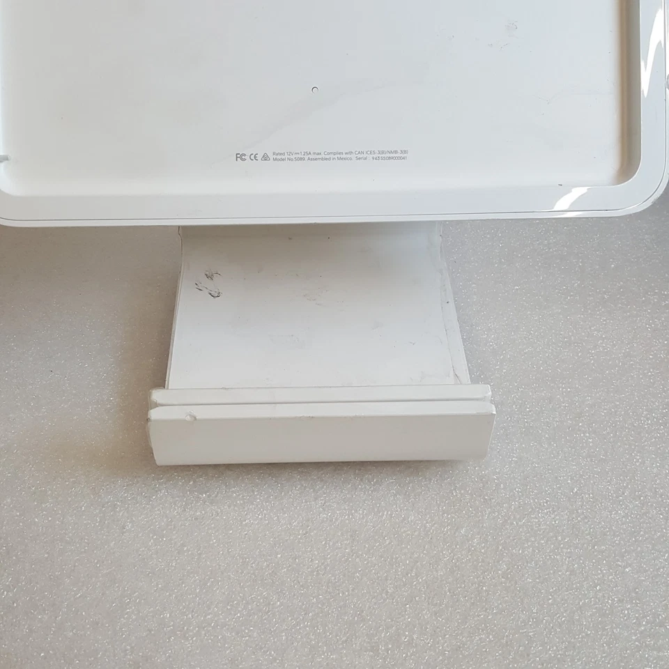 Soporte cuadrado solo para Apple iPad - Blanco modelo # 5089 S089 falta adaptador de corriente Foto 3 de 4