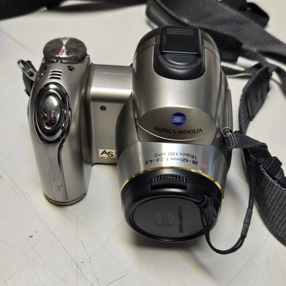 Minolta Konica Camera Digital DiMAGE Z6 6.0MP Original Carry Case & 16 MB Card. - Image 2 of 4