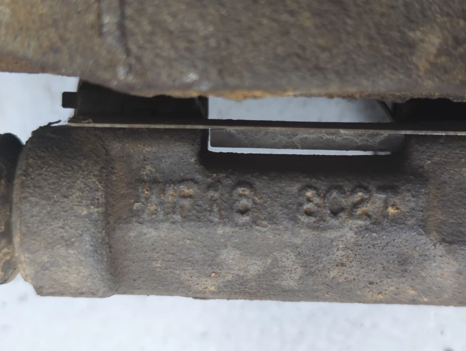 Pinza de freno derecha pasajero delantero Chevrolet Suburban YSFZQ Foto 3 de 4