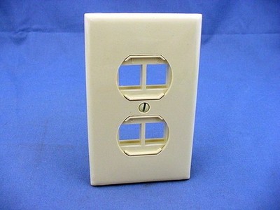 Leviton Ivory Flush Mount Quickport 4-Port Wallplate Quad 106 Insert 41087-QIP