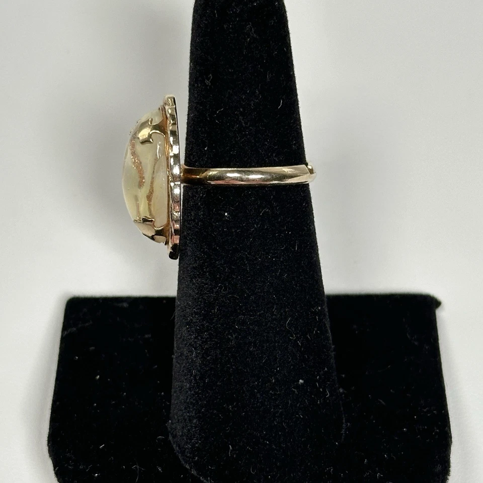 Gold Tone Glittery Iridescent Glass Cabochon Cocktail Ring Size 5.5 Adjustable - Image 4 of 4