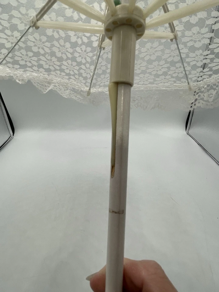 Белый кружевной зонтик длиной 16 дюймов  - Изображение 3 из 4
