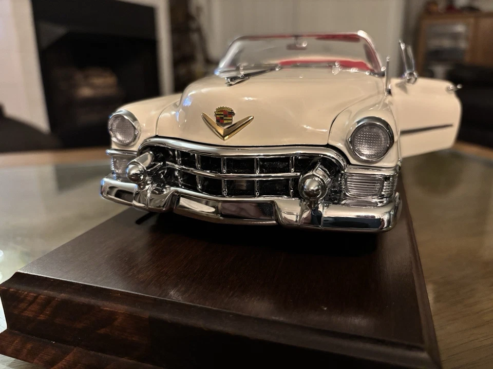 Danbury Mint 1:16 1953 Cadillac Eldorado Convertible Die Cast Base Papers & Case - Image 2 of 4