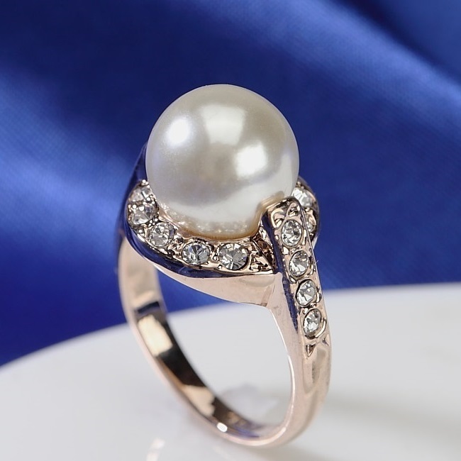 18K Rose Gold Filled Made With SWAROVSKI Simulated Pearl Round