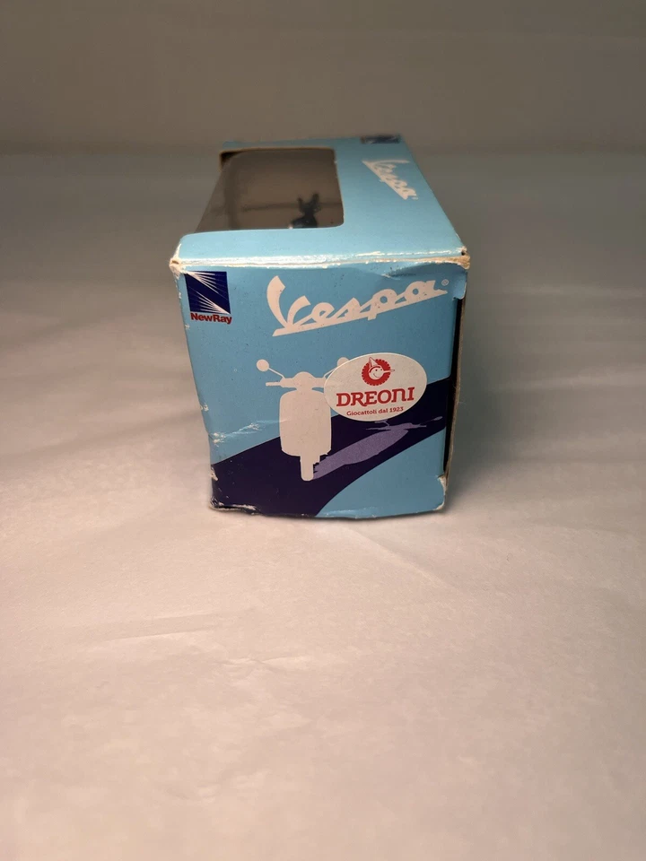 NIB New-Ray 1976 Vespa 125 ET3 Blue Scooter 1:32 diecast model toy - Image 3 of 4