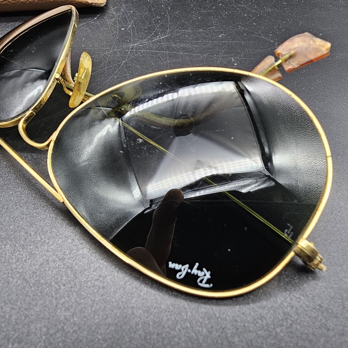 小物 Vintage 70s RayBan B&L Aviator USA Gold VINTAGE B&L RAY-BAN U.S.A. Aviator sunglasses gold tone for repair