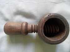 CASSE NOIX à vis  en BOIS