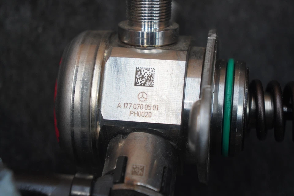 Bomba de combustível de alta pressão motor direito JY53-SE9D376-AA Aston Martin Vantage 2019 - Imagem 3 de 3