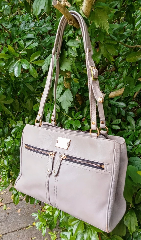 Modalu London Soft Grey Leather Shoulder Bag. Clean Used Condition  - Image 3 of 4