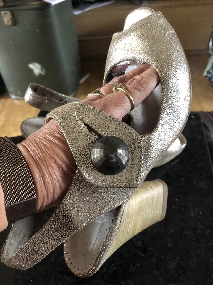SIZE 6 EU 39 METALLIC SILVER LEATHER STRAPPY SHOES PEEP TOE WOOD VENEER 4" HEELS - Image 2 of 4