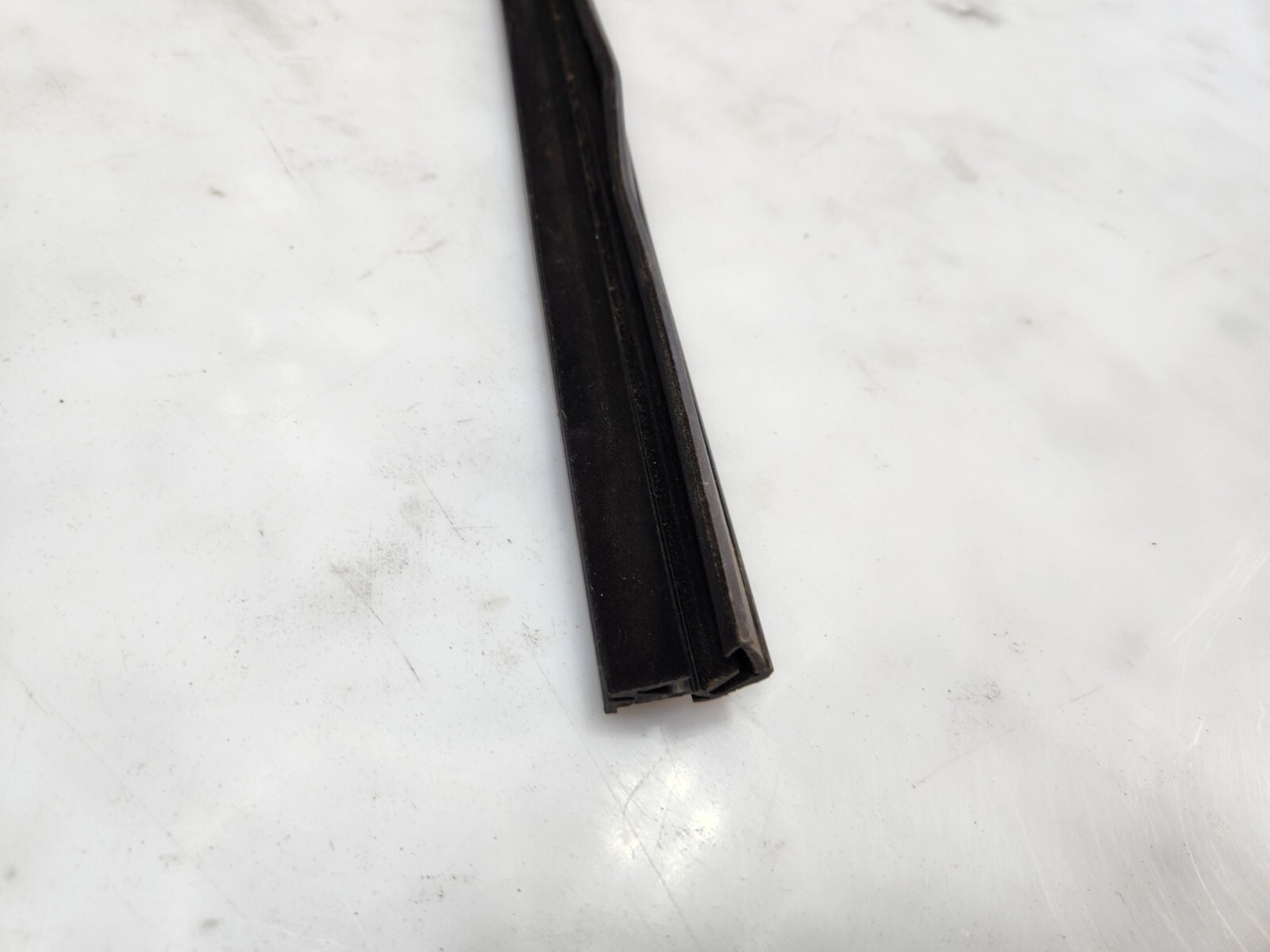 ✅ 10-14 OEM Rolls-Royce Ghost RR4 Rear Left Driver Side Door Rubber Window Guide