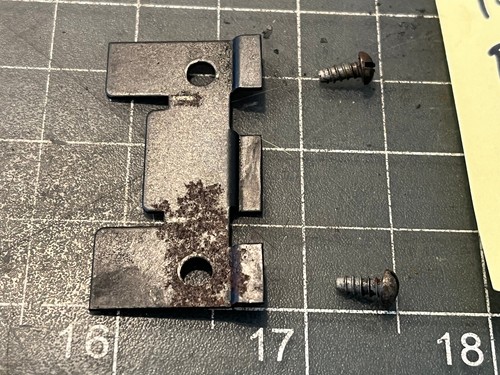Marx Train 1666 666 Locomotive REAR METAL MOTOR MOUNT CLIP & SCREWS PART LOT A - Picture 5 of 11