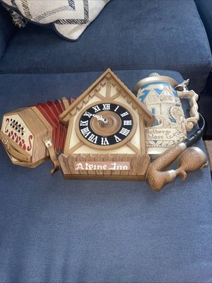 1974 Burwood Products Co Stein House Accordion Wall Clock 567 Works!