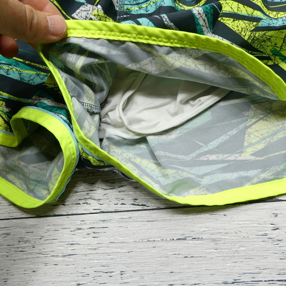 Bermuda de corrida Under Armour HeatGear média semi ajustada forrada academia atlética - Imagem 3 de 4