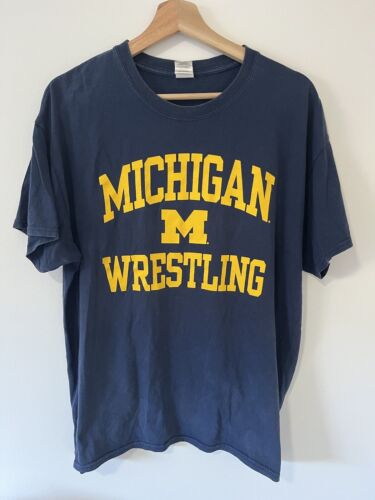 Michigan Wrestling Gildan Navy T Shirt Men’s Size Large Free Postage - Picture 1 of 4