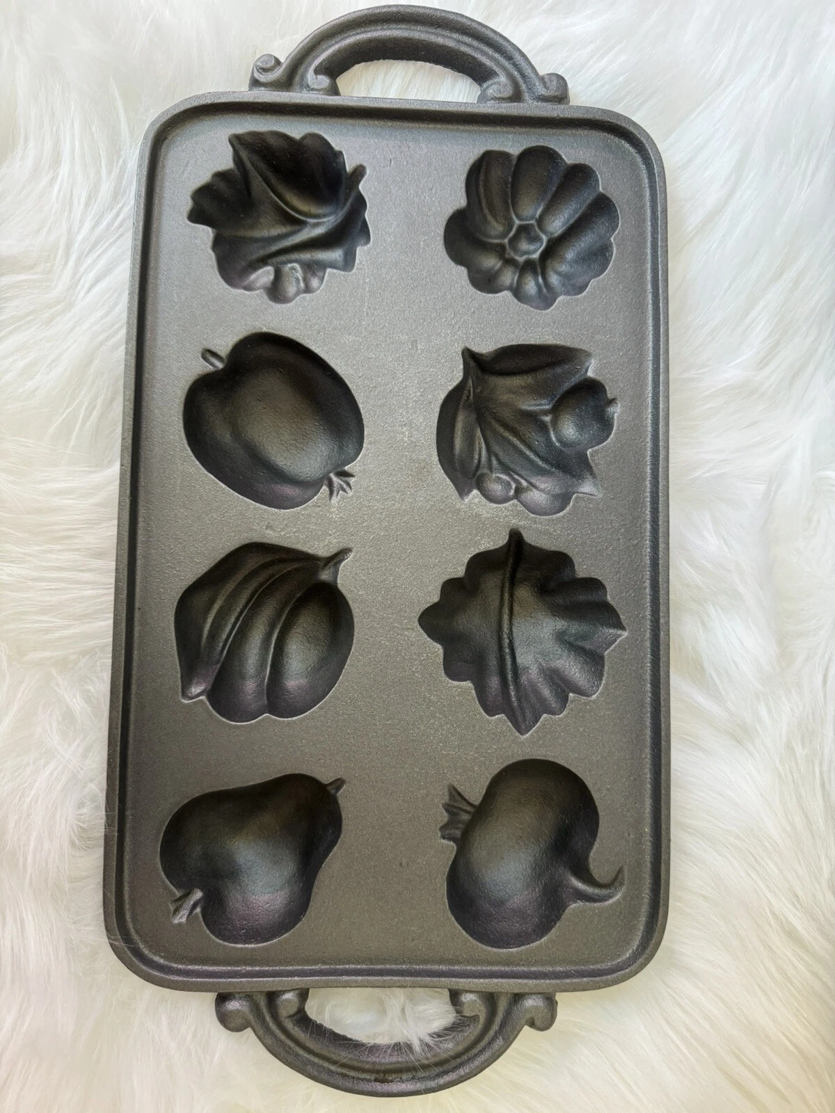 JOHN WRIGHT Cast Iron Fall Harvest Baking Mold corn bread Cake Muffin Pan USA