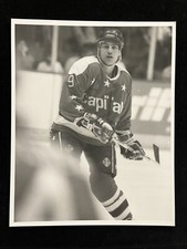 1990-91 NICK KYPREOS WASHINGTON CAPITALS NHL B&W 8x10 PHOTO VINTAGE ORIGINAL
