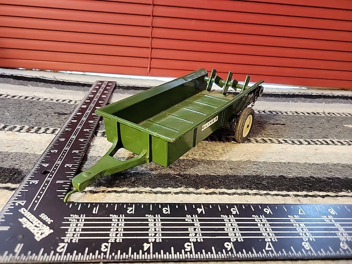 Ertl Oliver Manure Spreader 1/16 Diecast Farm Implement Replica
