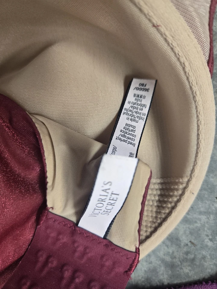 VICTORIA'S SECRET LINED PERFECT COVERAGE UNDERWIRE BRA SIZE 36DDD - Image 3 of 4