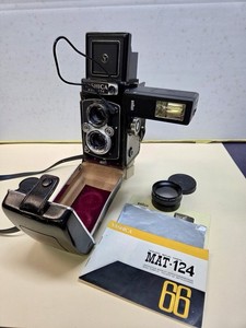 Yashica Mat-124 TLR Twin Lens Reflex 120 Film Camera Black w/ Case Flash Manual