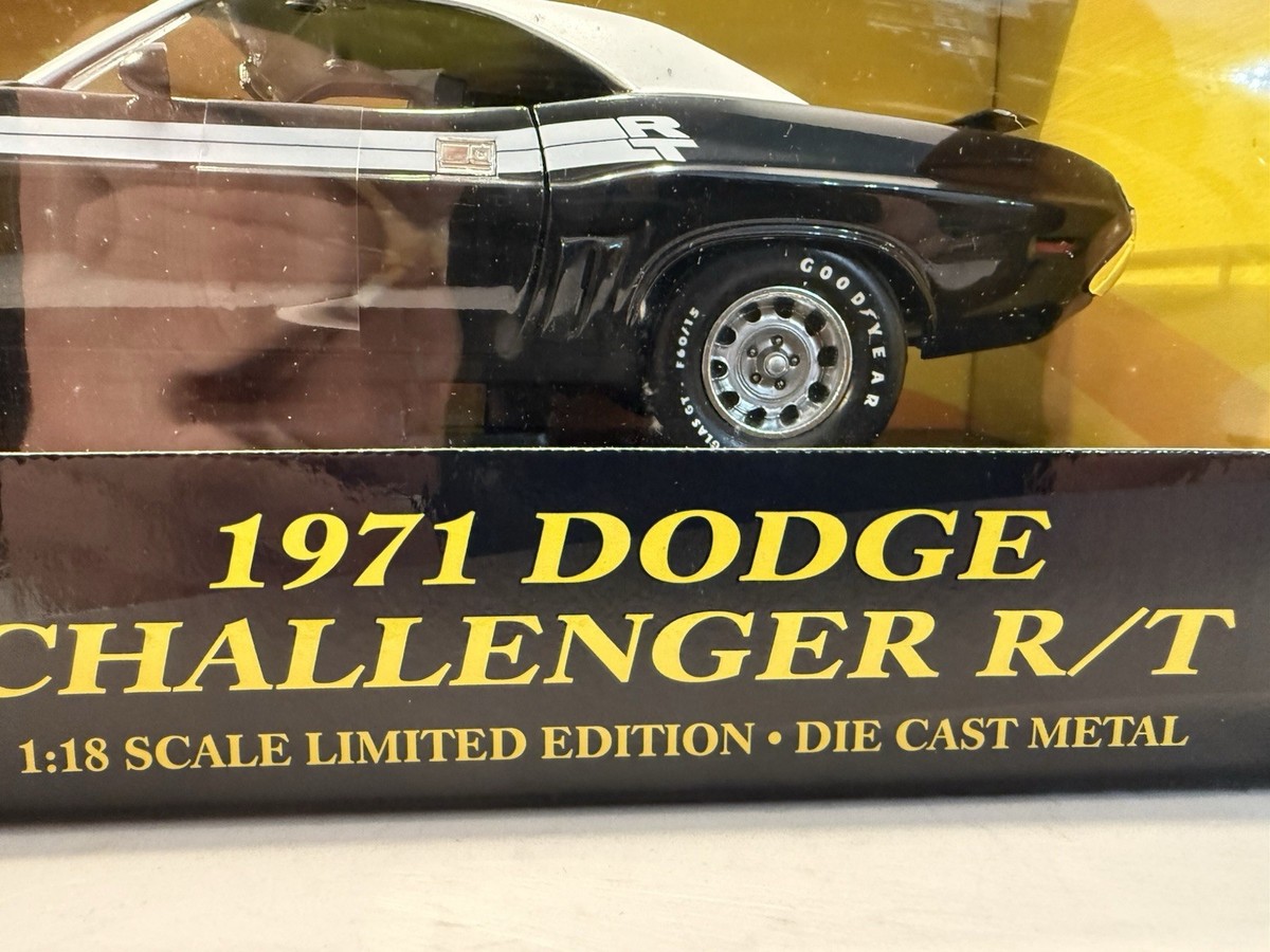Ertl American Muscle '71 Dodge Challenger R/T Diecast Model Car 1
