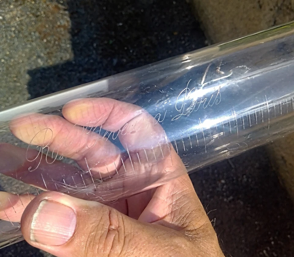 ANCIENNE EPROUVETTE A BEC EN VERRE SOUFFLEE GRADUEE ET SIGNEE XIX ème - Photo 3/4