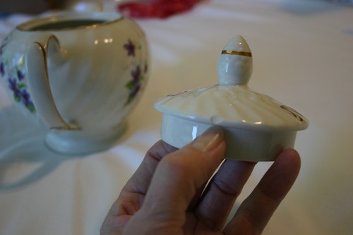 Ellgreave div of Wood&Sons, English Ironstone Teapot marked 949 B floral violets - Picture 7 of 10