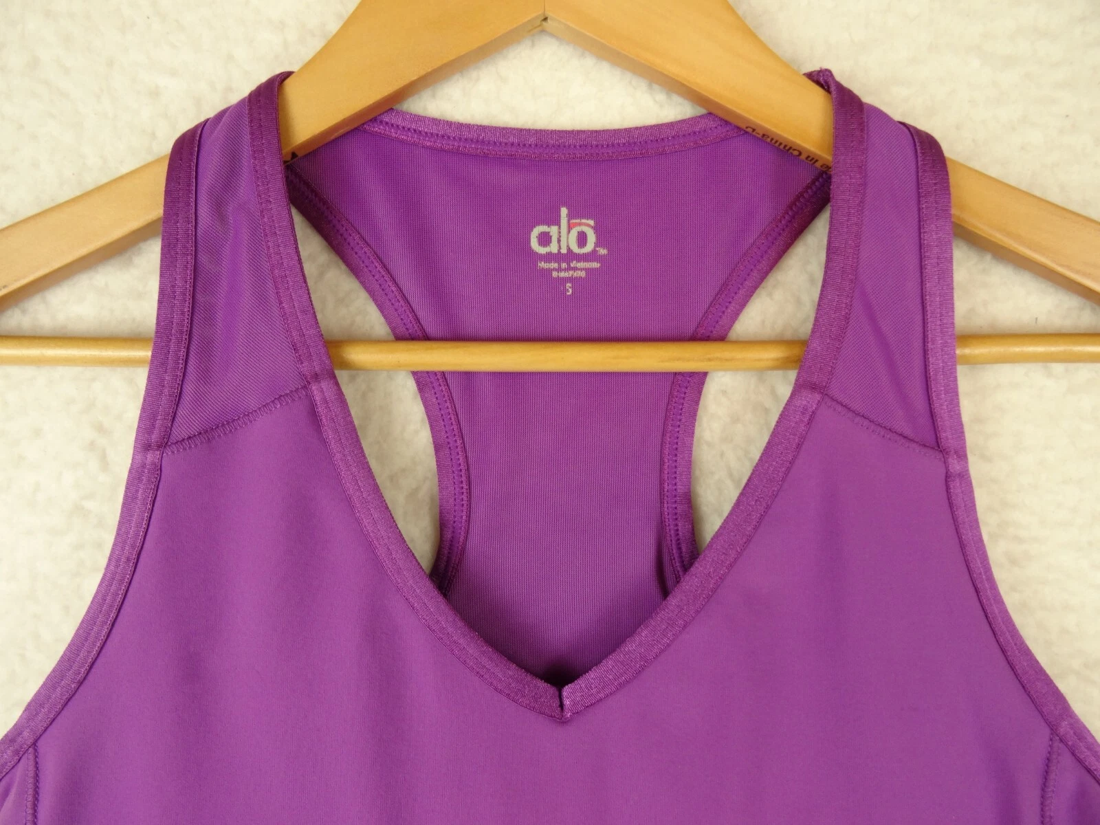 alo-yoga activewear built in bra pullover tank-top