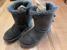 UGG T-Bailey Bow II Youth Boots Dark Grey/Gray, Size 2