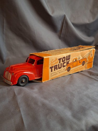 Vintage Hubley Kiddie Toy #474 Tow Truck Wrecker + Original Box | Working Winch - Picture 1 of 19