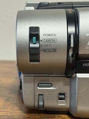 Sony CCD-TRV65 Handycam Vision Hi8 8mm Video Camera Recorder -READ