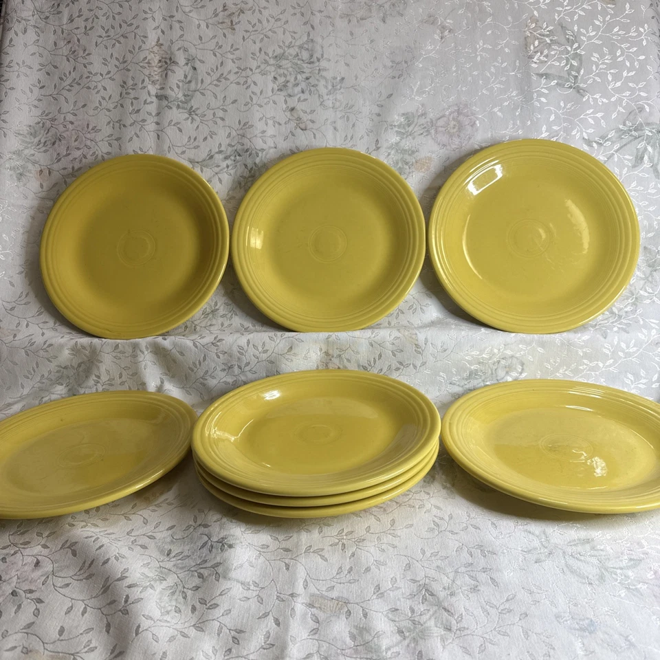Platos Fiesta amarillos. All Eight por $85.00. 10 1/2 pulgadas Foto 3 de 3