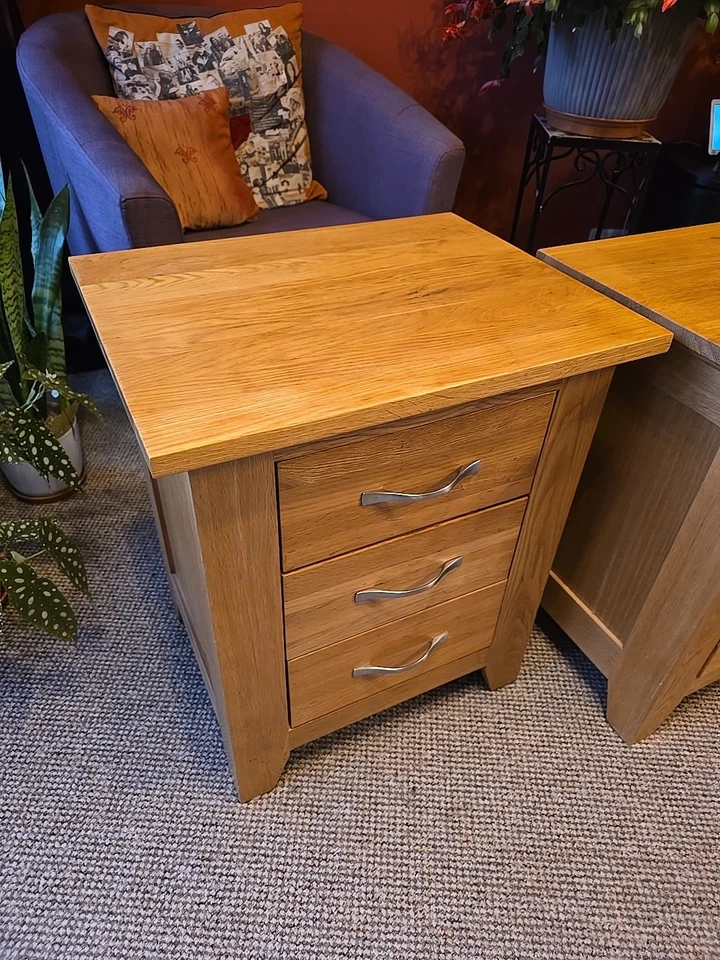 Twin Solid Light Oak 3 Drawer Bedside Tables - Excellent Condition - Image 3 of 4