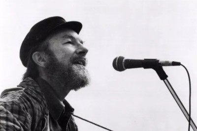 Pete Seeger legendary American folk singer 1960's in concert pose