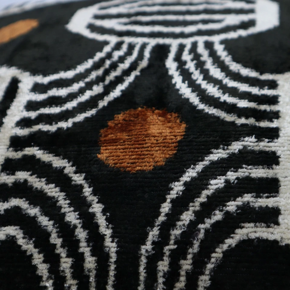 Almohada negra hecha a mano cuadrada de plumas de terciopelo 16 x 16 pulgadas (40 x 40 cm) Foto 4 de 4