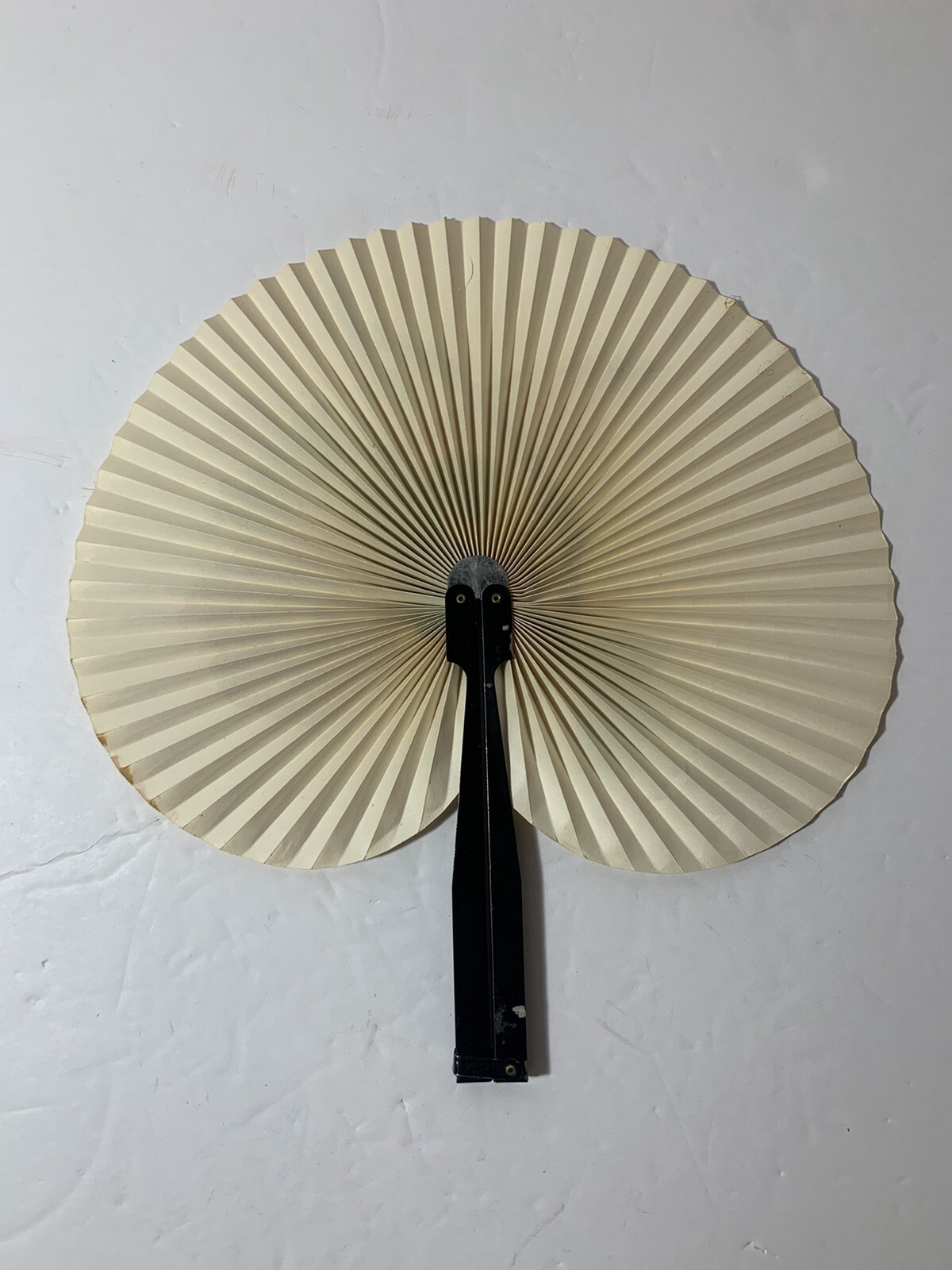 VINTAGE JAPANESE FOLDING PAPER FAN MADE IN PEOPLE’S R… Gem