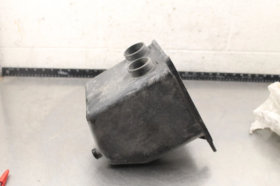 1986 Yamaha Moto 4 YFM225 LOWER BOTTOM AIRBOX AIR INTAKE FILTER BOX CASE W826 - Image 2 of 4