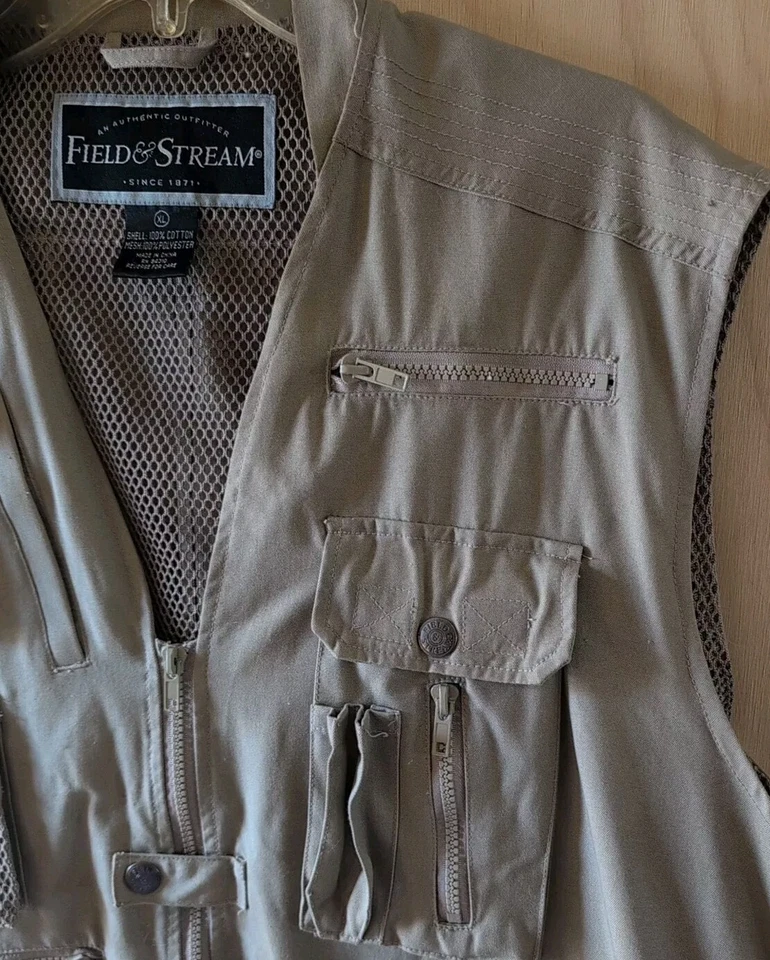 Field & Stream Men's XL Outdoor Multi Pocketed Vented Hunting/Fishing/Safari/... - Image 3 of 4