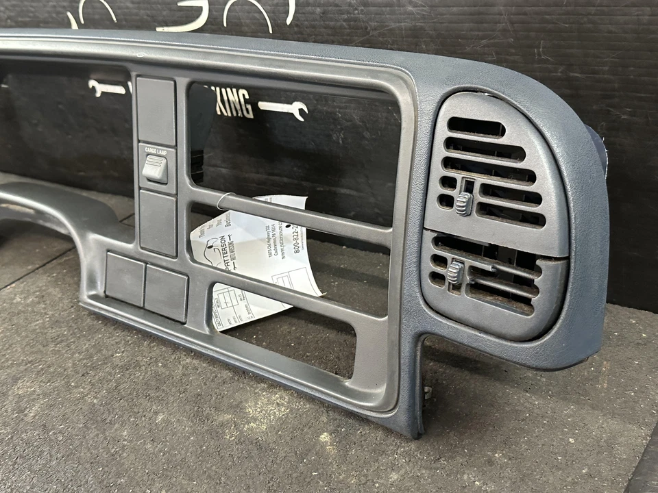 95-96 GMC K1500 DASH SPEEDOMETER INSTRUMENT GAUGE CLUSTER BEZEL INDIGO BLUE 26I - Image 3 of 4