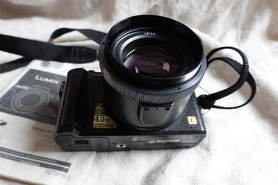 Panasonic LUMIX DMC-FZ10 Camera -12X Leica F2.8 lens w/ 1 Battery/SD Card/Manual