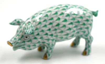 SCHÖNES HEREND PORZELLAN GRÜN FISCHSCHUPPEN NETZ SCHWEIN LOCKIGER SCHWANZ 15301