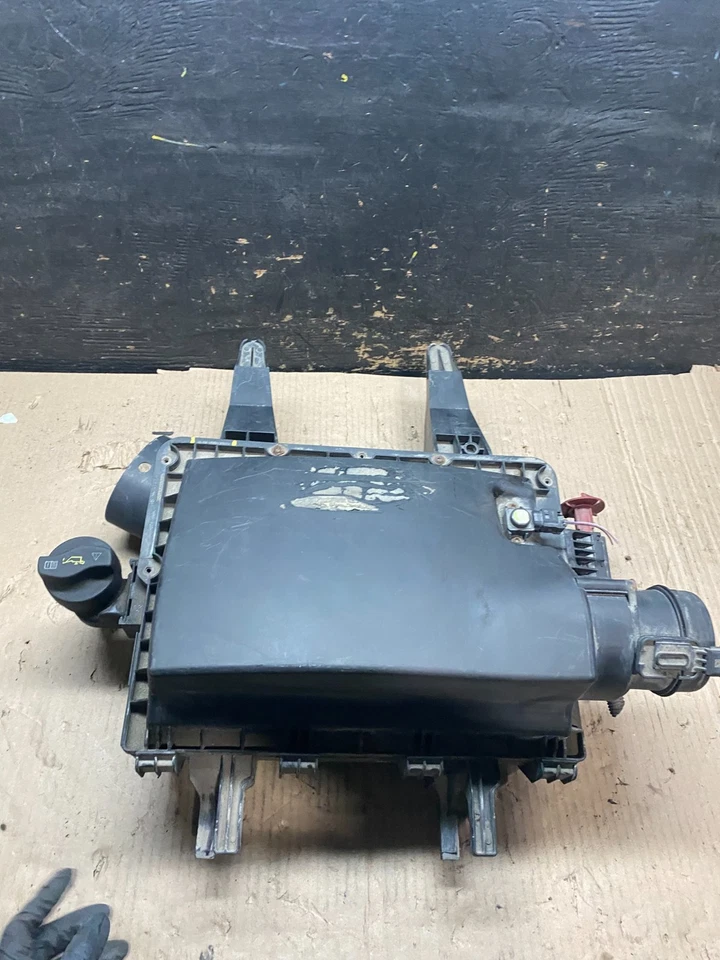 Mercedes-Benz Sprinter 2500 2010 a 2018 3,0 L caja purificadora de aire OEM V3983 DG Foto 2 de 4