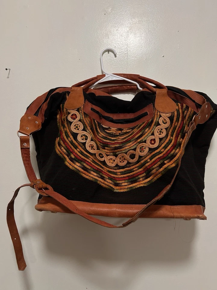 Bolso de fin de semana bordado Huipil Joyabaj guatemalteco Foto 2 de 4