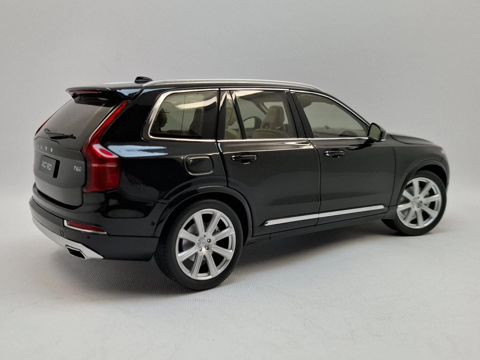Volvo XC90 Scala 1/18 CSM - Immagine 2 di 4