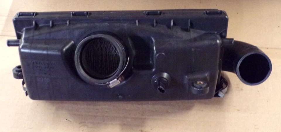 Subaru Legacy 2004 sedán limpiador de caja de aire 2,5 L 2002-2004 Foto 3 de 4