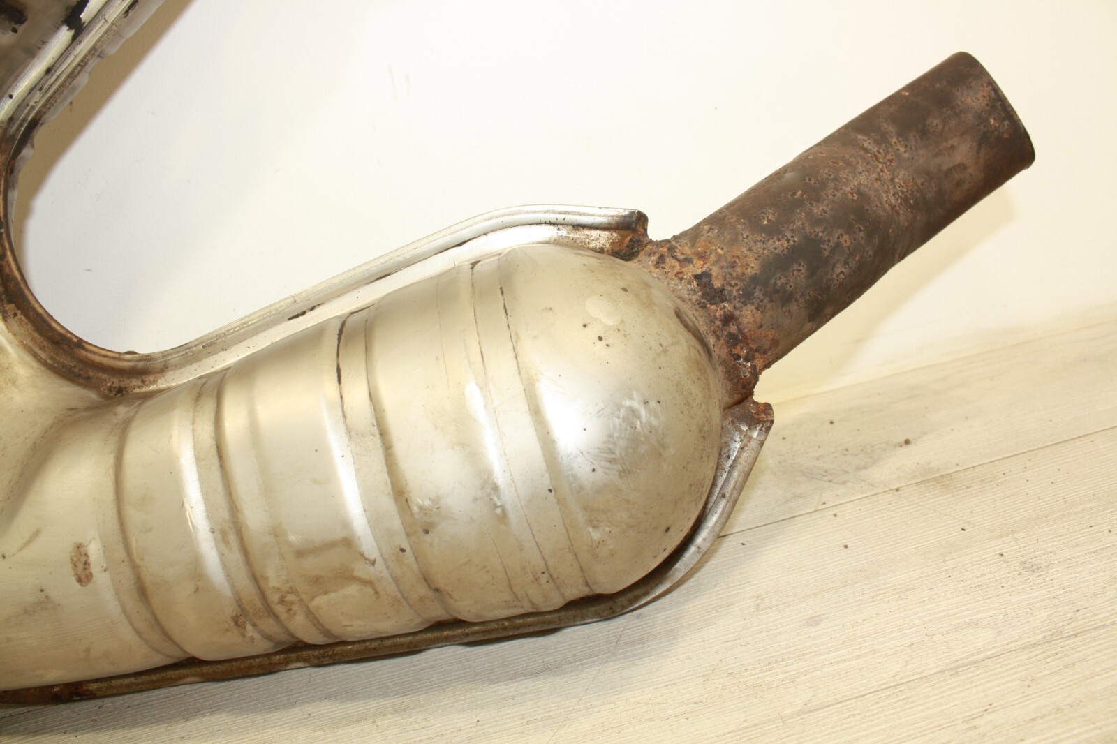 20001 BMW E39 2.2 Petrol 520i Center Silencer Exhaust Muffler 